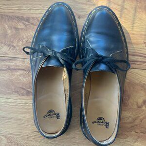 Dr. Martens/ Doc Martens Siano Black Leather Flats/ Oxfords SOLD OUT, Women's 8